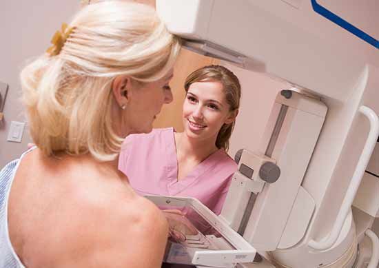 Flere kvinder møder op til mammografi, hvis de får en huske-SMS.