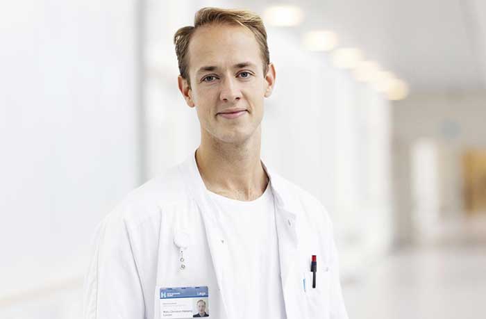 F&aelig;rre indl&aelig;ggelser efter RSV-vaccination p&aring; tv&aelig;rs af aldersgrupper
